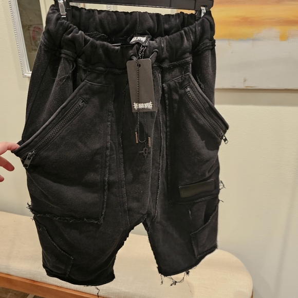 NWT 🏷 (unisex) Darker Waves distressed sweatshorts - Picture 4 of 5